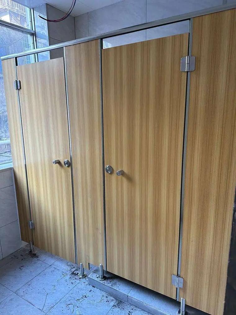 江蘇恒屹建材商場公共衛生間隔斷加工服務